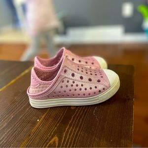 Size 8T Skechers